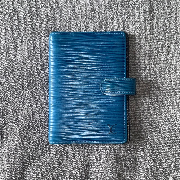 *AUTHENTIC* Louis Vuitton Blue Epi Agenda - Picture 1 of 8